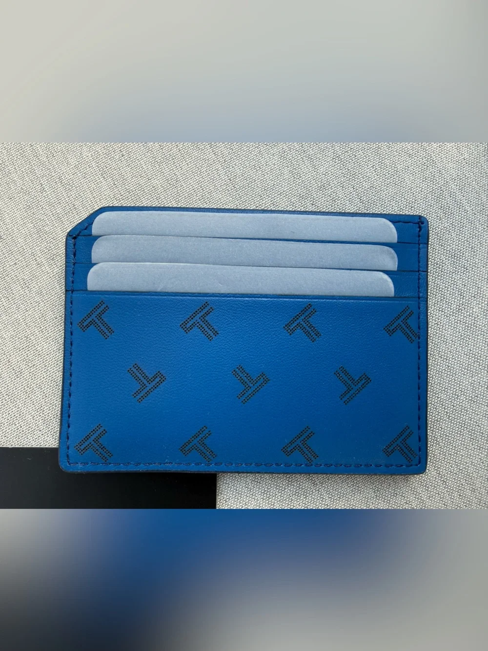 NEW Tumi Embossed LOGO Slim Card Case - 6 slot - Leather Wallet - BRIGHT BLUE
